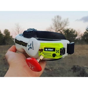 Foxeer Wildfire OLEDグラウンドステーション5.8GHz 72CHデュアルRX DVRシネマティックFPVドローン撮影耐久性のあるプラスチック製 - Product Image 4
