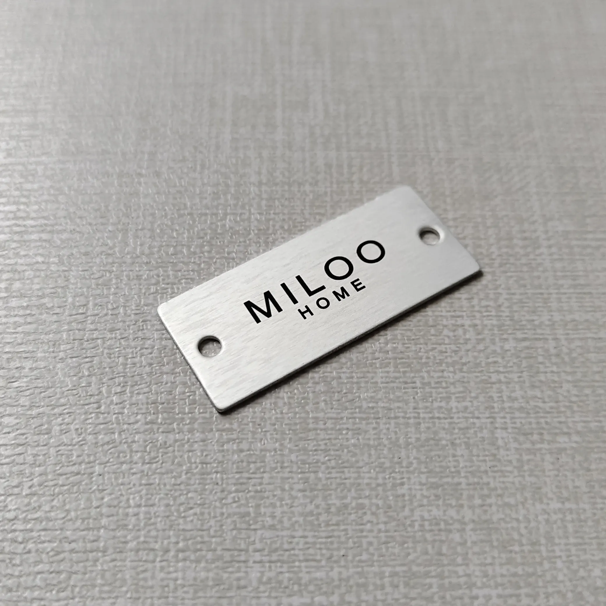 Targhetta con etichetta in metallo con marchio sanitario personalizzato stampa incisa con targhetta in metallo con processo perforato