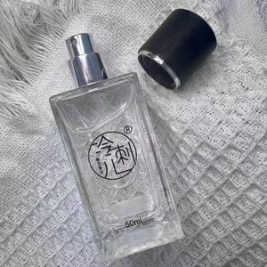 卸売クラシックデザイン高品質カスタマイズロゴ30ml 50ml 100ml透明香水ガラス包装ボトル