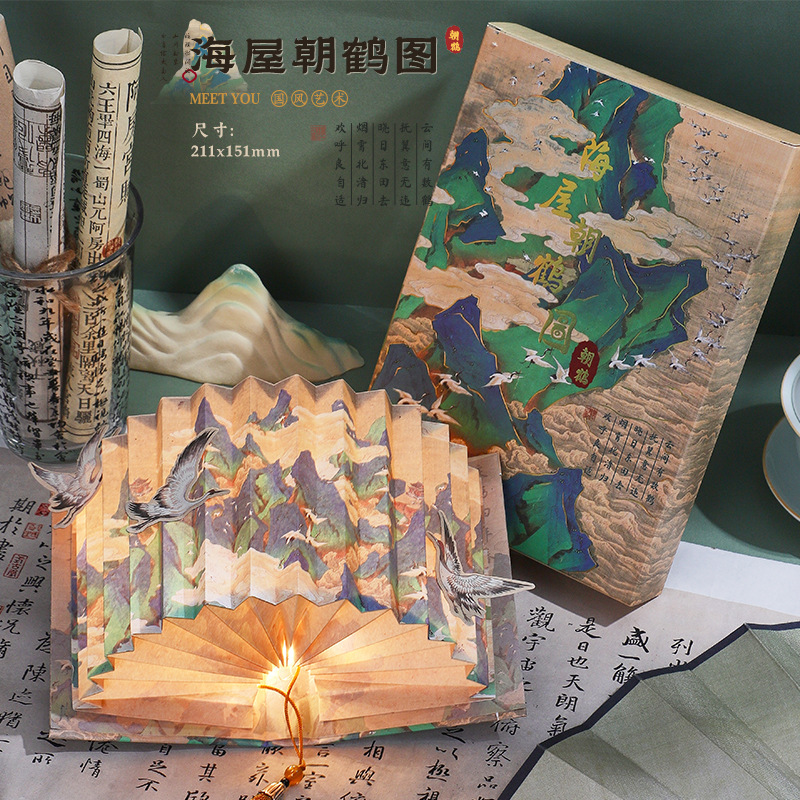 Lampe de livre en forme d'éventail Sea House face à l'image de grue