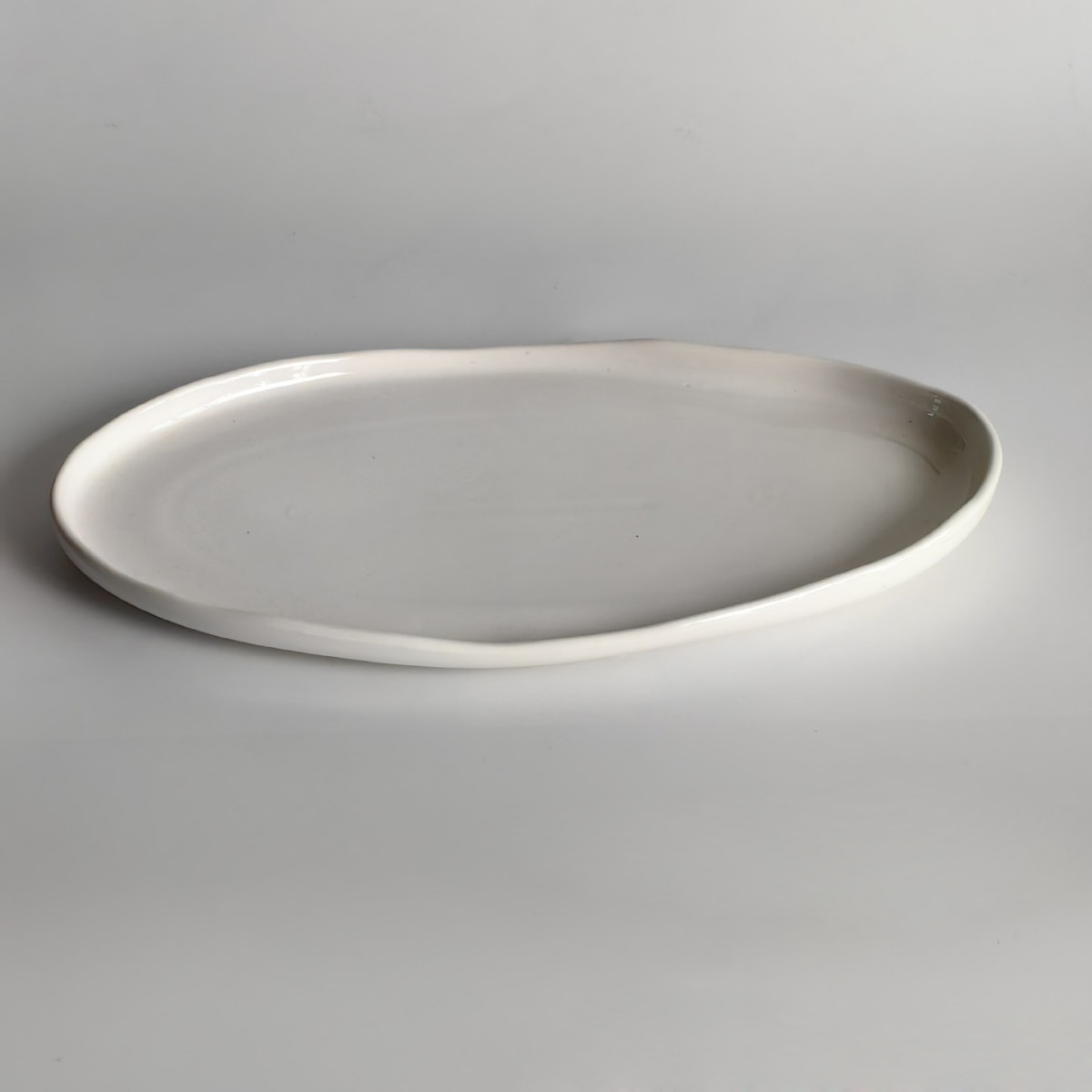 Plato de pescado de piedra de 12 pulgadas - interior beige, exterior blanco