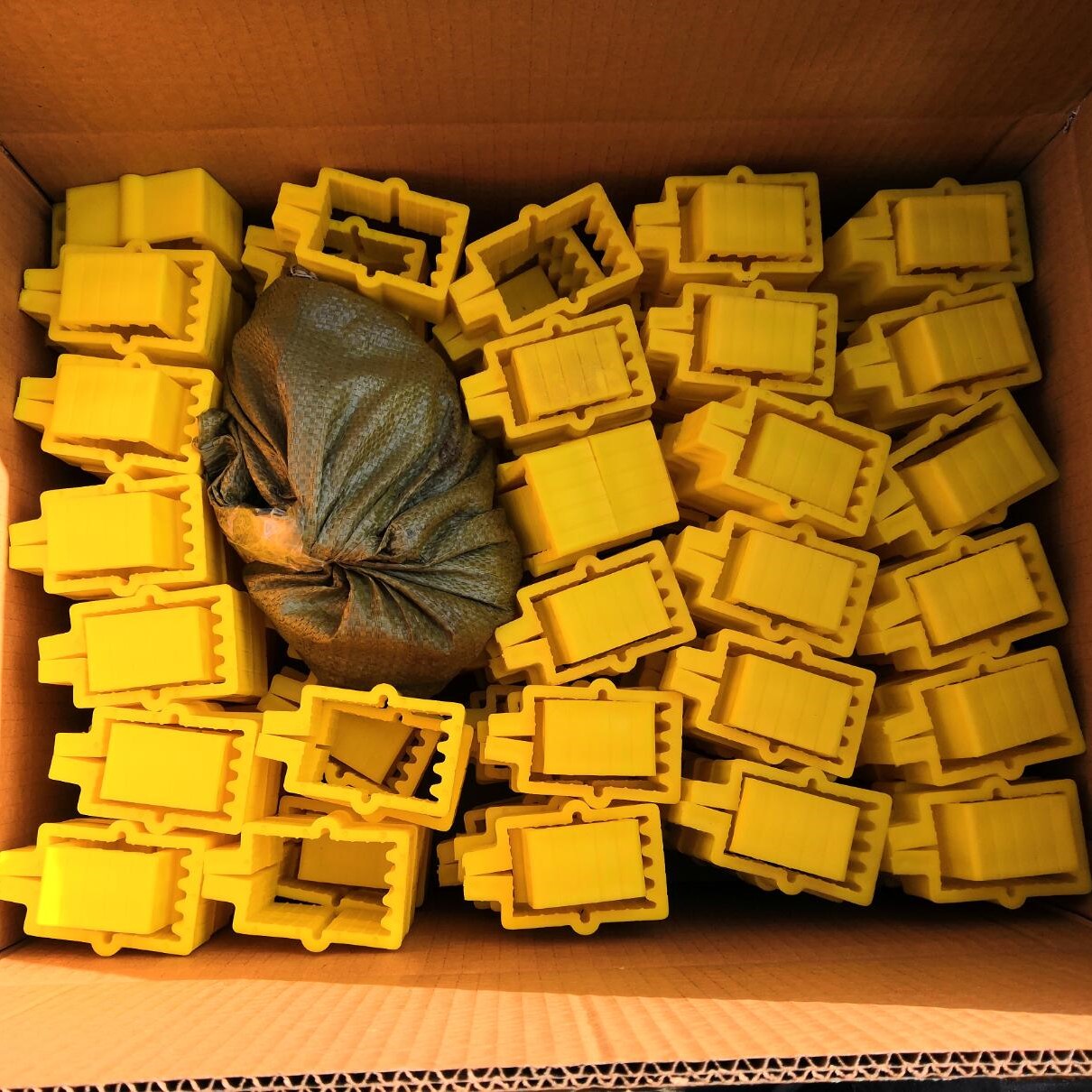 jaune