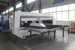 Punzonadora de hoja de metal/punzonadora de torreta CNC - Product Image 4