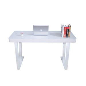 Escritorio de oficina inteligente multifunción ergonómico con características de reproductor de audio de carga y mesa de escritorio de ordenador con cajón