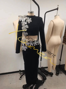 Ocstrade <span class=keywords><strong>2025</strong></span>秋3Dフラワーダイヤモンドキラキラ2ピーススカートセット女性服女性服長袖2ピース包帯セット