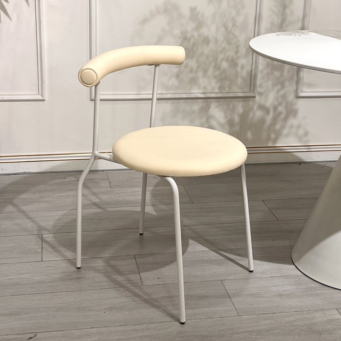 Chaise rouleau aux œufs, pieds blanc beige