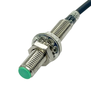 Sensor de proximidad circular 2mm Distancia de detección Interruptor de proximidad de 3 cables IP67 Interruptor de proximidad a prueba de agua Muestra gratis inductiva