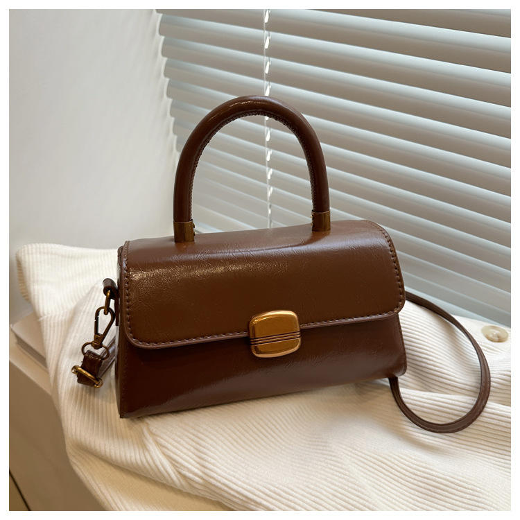 สีน้ำตาล