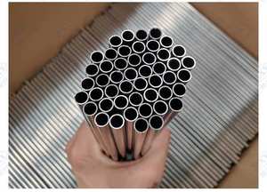 ステンレス鋼パイプAstm A270 A554 S304 316l 316 310s 440 1.4301 321 904l 201スクエアパイプInox Ssシームレスチューブ