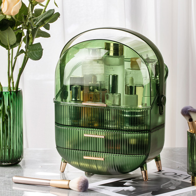 Une touche de luxe discret dans une finition dorée translucide.