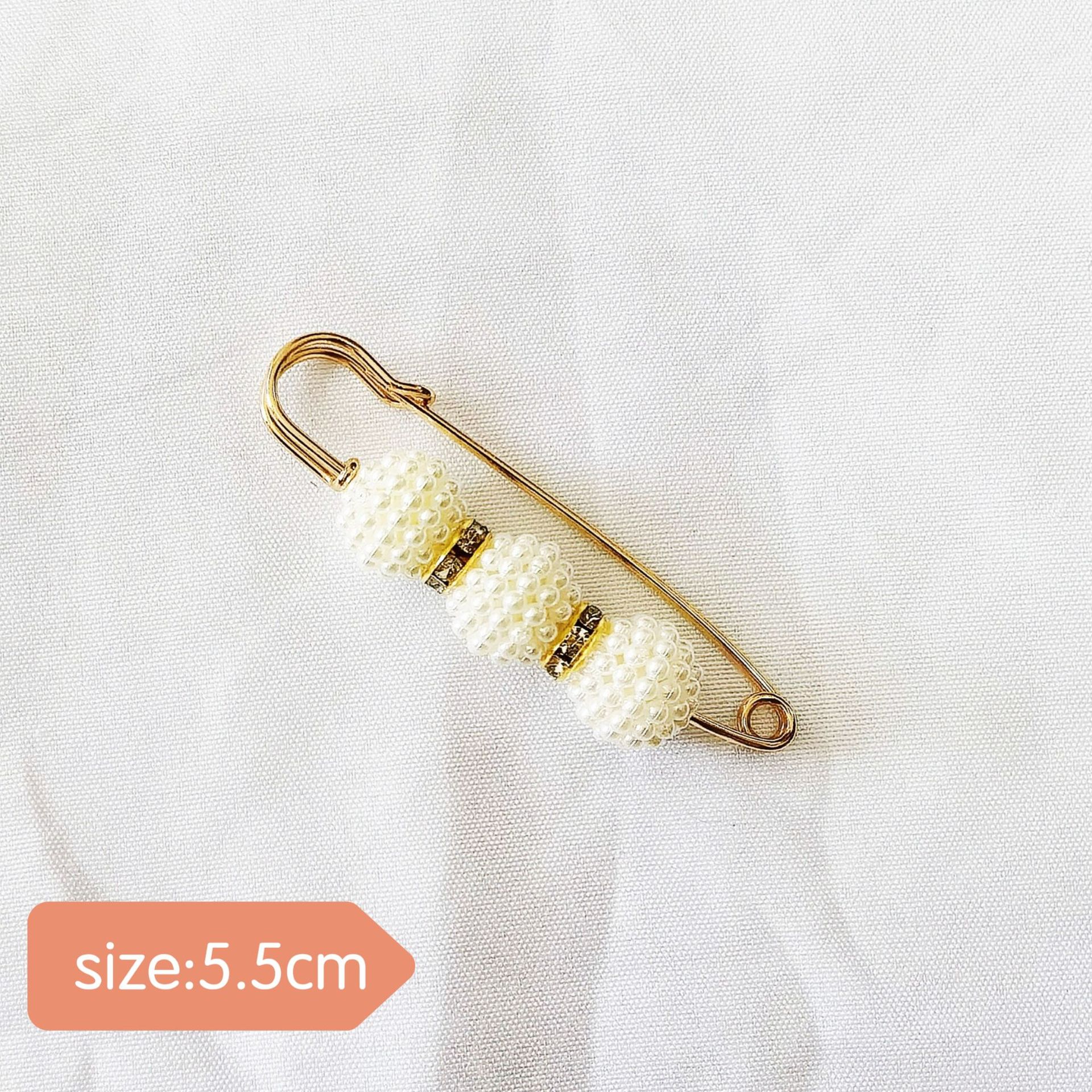 Pin 17#Cuentas Sanmei, aguja dorada, 5.5 cm.