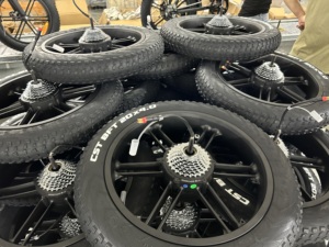 電動自転車48v 15ah 750wフルサスペンションレトロビンテージEバイクエバイクダートマウンテンファットタイヤバイクファットバイク