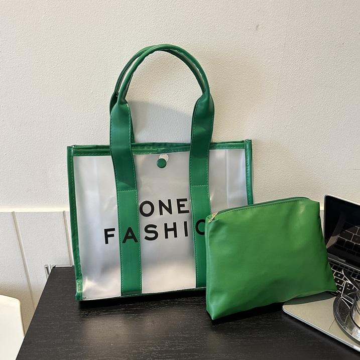 สีเขียวอ่อน