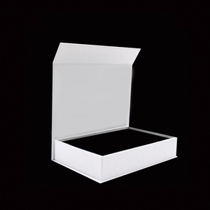 Custom Branding nero opaco chiusura magnetica scatola regalo nastro Kraft manico rettangolare pieghevole confezione indumenti