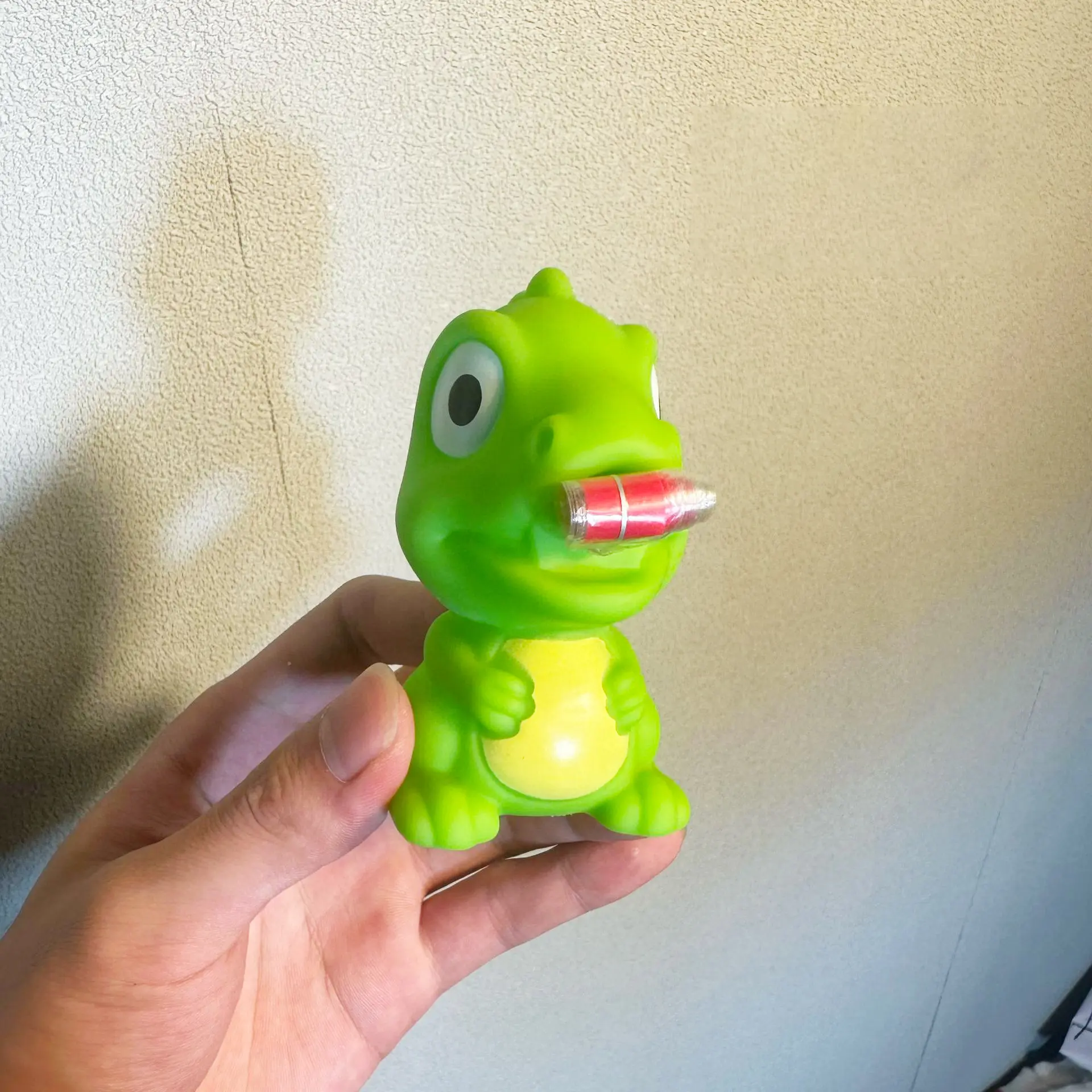 Lengua exprimible de plástico con forma de rana de ojo grande para juguetes de niños