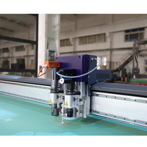 Macchina automatica controllata dal computer per l'alimentazione senza tessuto per il taglio dei vestiti - Product Image 4
