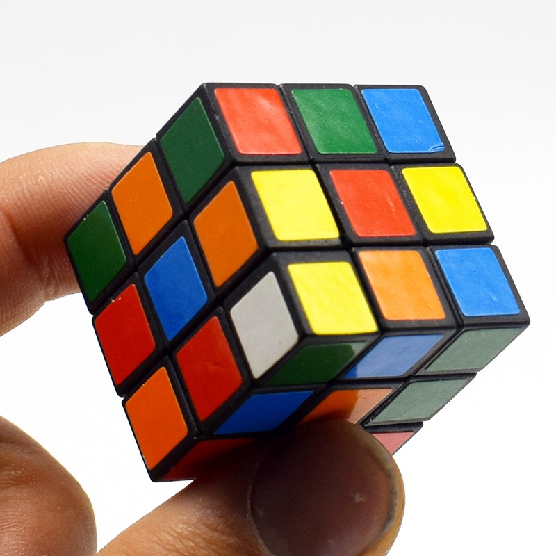 Gashapon transparente del cubo de Rubik