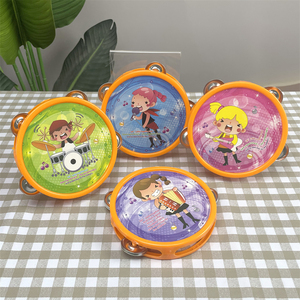 Kids Hot Sale Großhandel Hochzeits feier begünstigt kleine Musik Hand Drum Instrumente Klassische Cartoon Design Kunststoff Spielzeug Tamburine