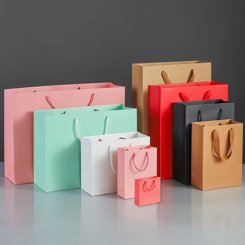 Logo personnalisé imprimé marchandises de luxe au détail Euro fourre-tout emballage en carton Art papier sacs à provisions pour vêtements vêtements
