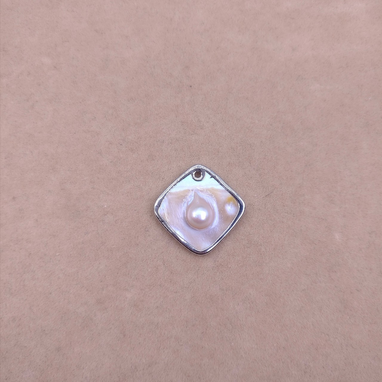 square with silver natural color