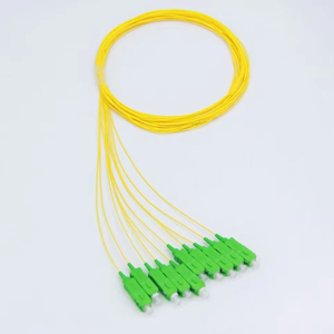 SC APC SM 0,9mm PVC LSZH Cable de conexión de fibra interior Paquete Pigtails para 5G/4G/3G WiFi Red de centro de datos FTTX para automatización - Product Image 1