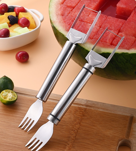 Sıcak satış çok fonksiyonlu paslanmaz çelik çift uçlu karpuz kesici karpuz çatal bir iki parça halinde kesilebilir - Product Image 2