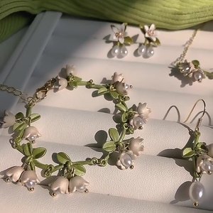 Retro Fashion White Lily of the Valley Earrings Necklace Bracelet Set Sen Series New Earrings Clavicle <strong>Chain</strong> for Women