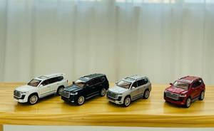 カスタマイズされたコレクション1:24スケール高級ダイキャストモデルの車のドアは音を開くことができ、子供のための軽合金プルバック車 - Product Image 2