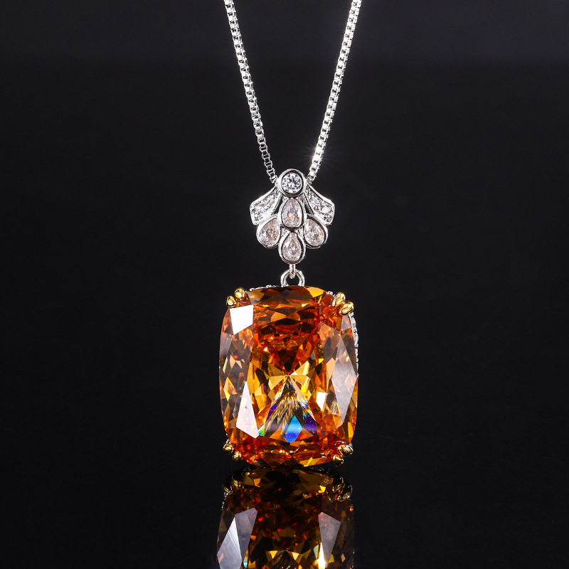 Bird's Nest cut champagne pendant with chain