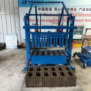 Máquina de bloques huecos estándar de una sola vez de 4 piezas con método de prensado de operación manual sin necesidad de electricidad - Product Image 2