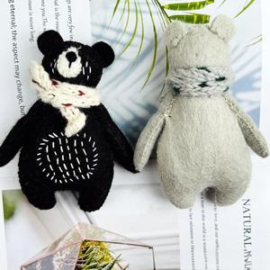 ผ้าพันคอผ้าขนสัตว์ตุ๊กตาหมีทำด้วยมือของตกแต่งสไตล์ใหม่พร้อมปักลวดลายศิลปะรูปป่าน่ารักบรรยากาศ - Product Image 3