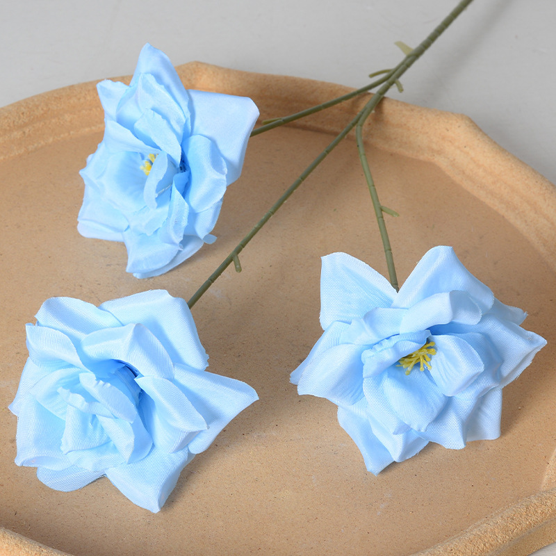 3 roses bleues