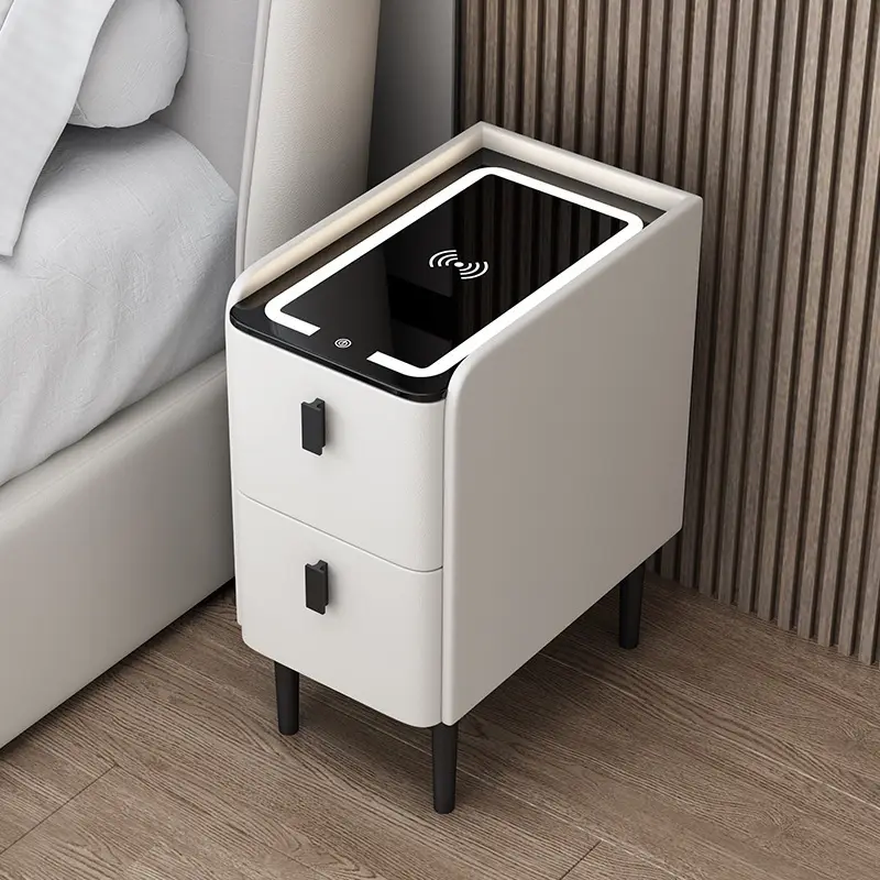 Comodino moderno minimalista intelligente con stazione di ricarica di lusso accanto al tavolo con cassetti comodino cassettiera