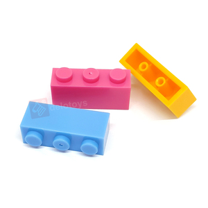 DELO TOYS (28色) バルクDIY部品プラスチックビルディングブロック1*3レンガ1x3 (NO.3622)