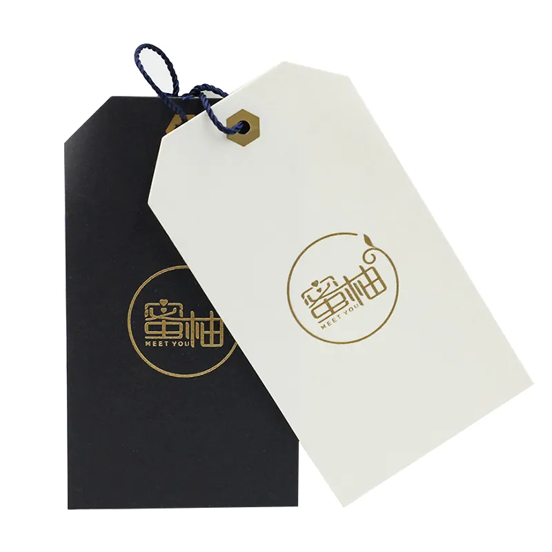 Hang Tags Kunden spezifische Etiketten für Marken kleidungs etiketten Private Brand Tags hochwertiges Trendy Textured Unique Design Gramm Papier