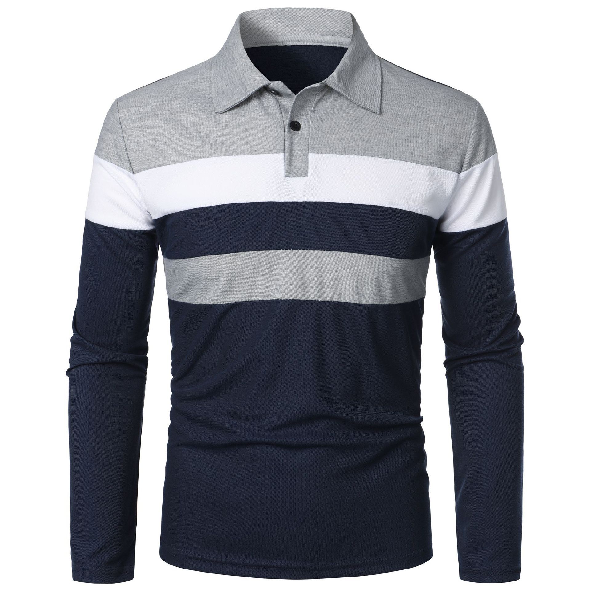 Gris clair associé à une chemise bleu marine