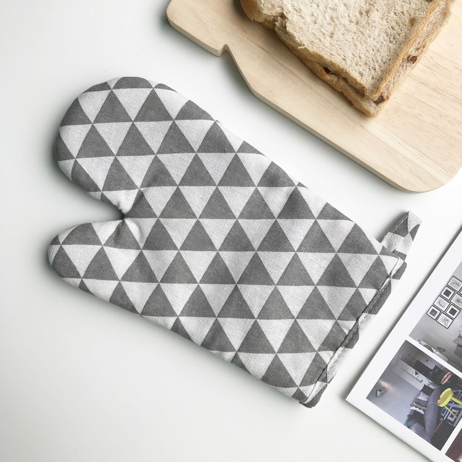 Triangle blanc gris