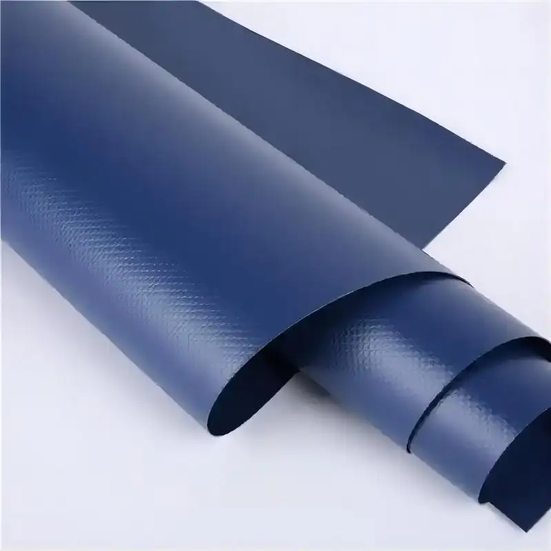 Matériaux de goudron mat brillant Fabricant de polyester et de toile enduits de PVC Bâche en PVC imperméable pour revêtement extérieur