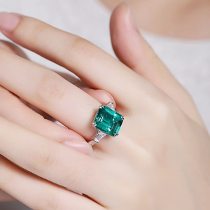 3宝石订婚戒指银5CT 8克拉祖母绿切割三宝石戒指女性钻石珠宝复古