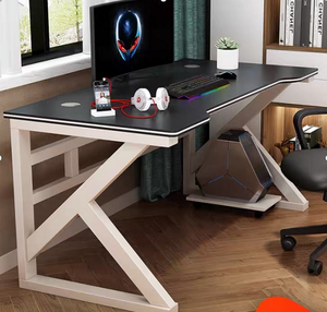 Campione gratuito moda moderna nero Computer Gaming Desk all'ingrosso nuovo Design personalizzato PC tavolo Gaming Computer scrivania