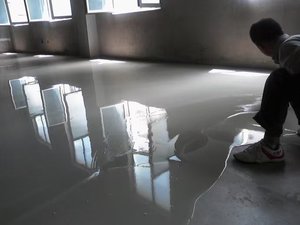 耐久性のあるセメント材料から作られた工業デザインのための高強度の自立型モルタル
