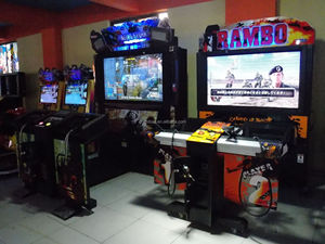 Centro de Diversões Coin Operated 2 Jogadores Arma Dupla Simulação Tiro Jogo Tela Vídeo Shooter Duplo <span class=keywords><strong>Arcade</strong></span> <span class=keywords><strong>Game</strong></span> <span class=keywords><strong>Machine</strong></span>