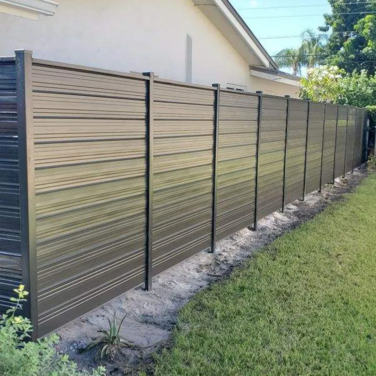 Valla de pared de listón de aleación de aluminio recubierta de polvo, paneles de privacidad, Vallas y Puertas negras para casas