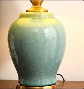 Lampada da tavolo in stile europeo all'ingrosso nuova lampada da comodino in ceramica per bambini con accessori per la decorazione della casa verde
