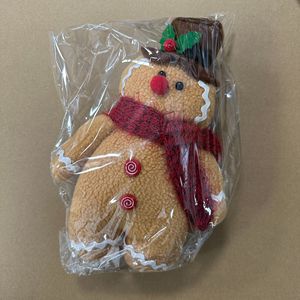 2023 חדש זול עץ חג המולד קישוט gingerbread צעצועים לחליפת חג אספקה קישוטים בית תפאורה בית צמר ננס