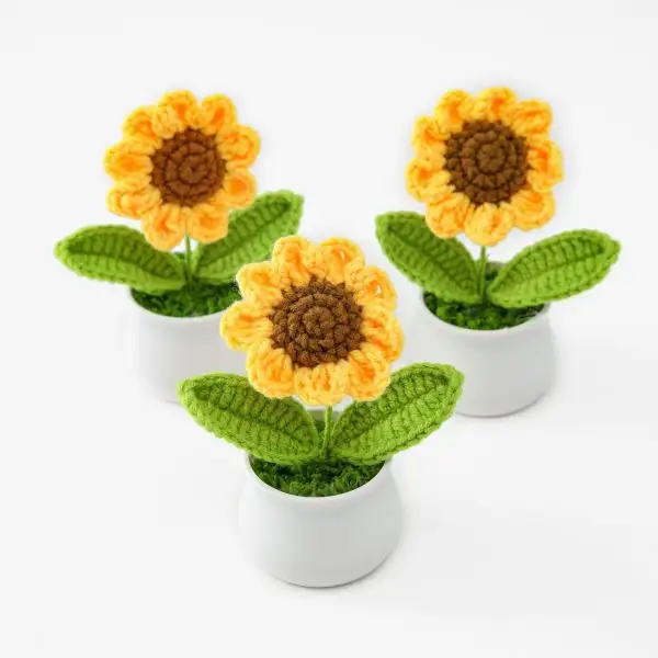 Crocheted sunflower potting handmade knitting sunflower desktop decoration gifts wool yarn sunflower potting