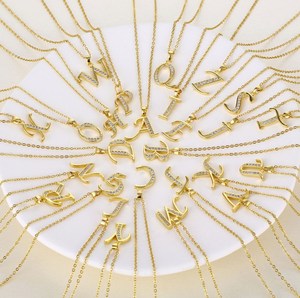 卸売ジュエリー英字銅ジルコンペンダント女性用ステンレススチールチェーン18Kゴールドメッキダイヤモンド女性用ネックレス