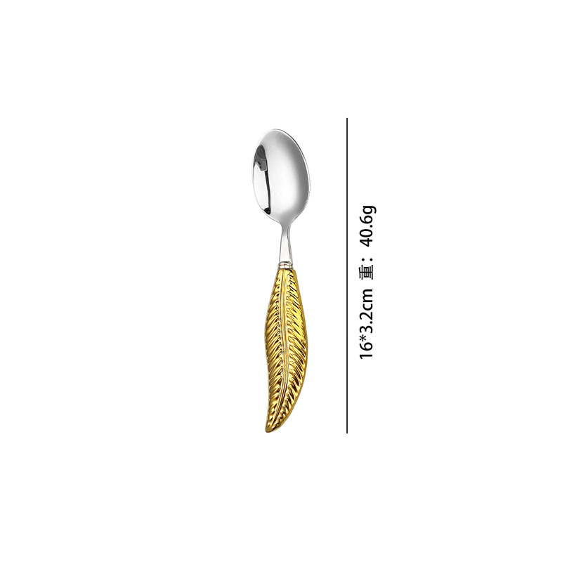 Cuillère à dessert dorée