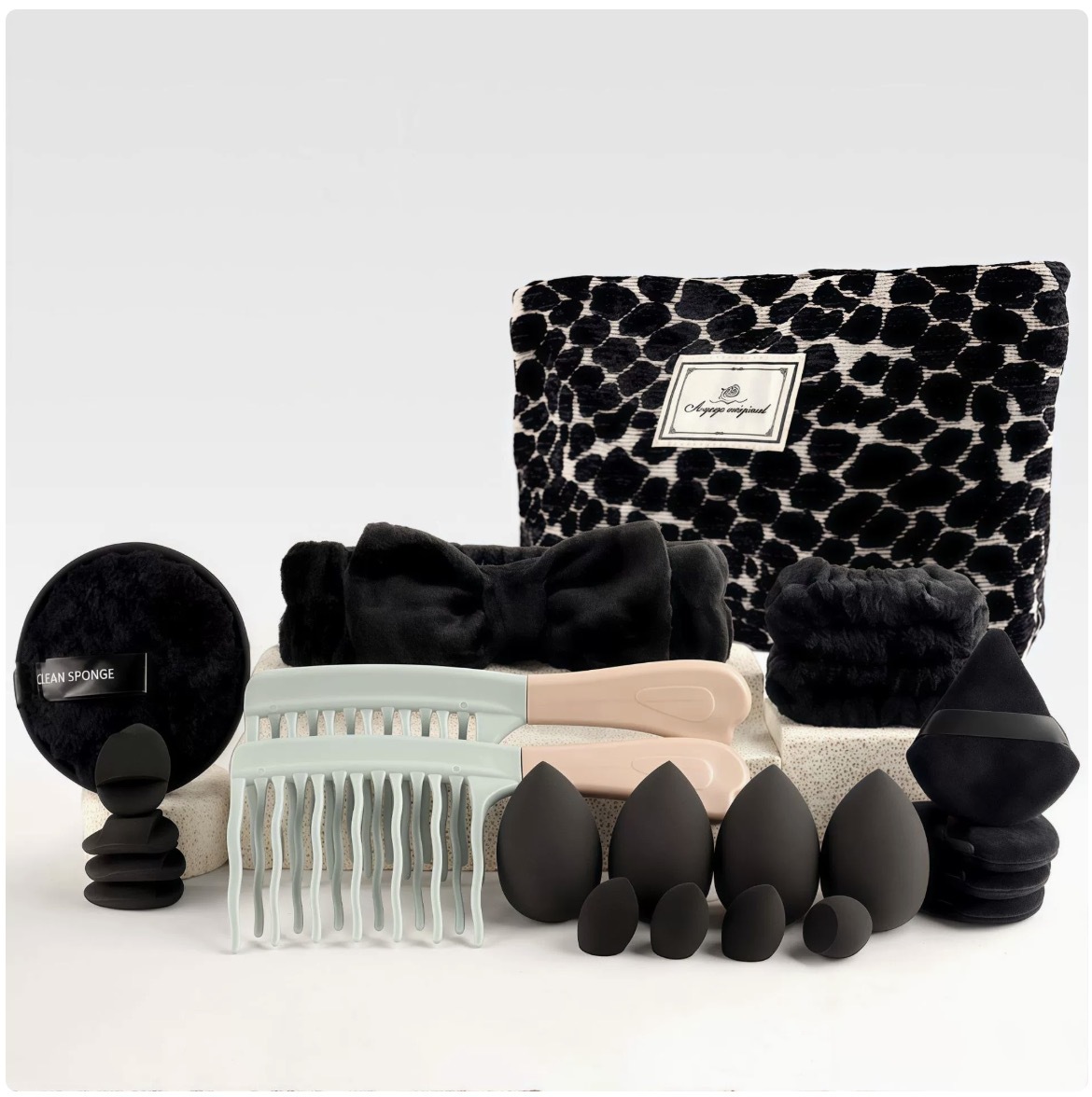 23 pièces motif filet noir