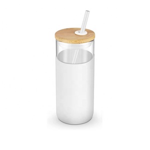 20OZ BPAフリーガラスタンブラーガラスウォーターボトルガラスカップ、ストローシリコン保護スリーブ竹蓋付き